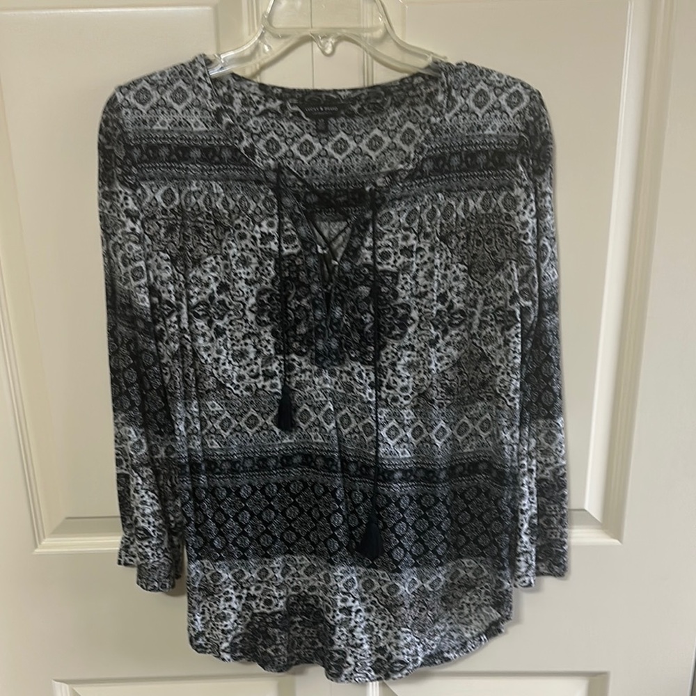 Women's Lucky Brand Black and Gray Patterned Top Size Small